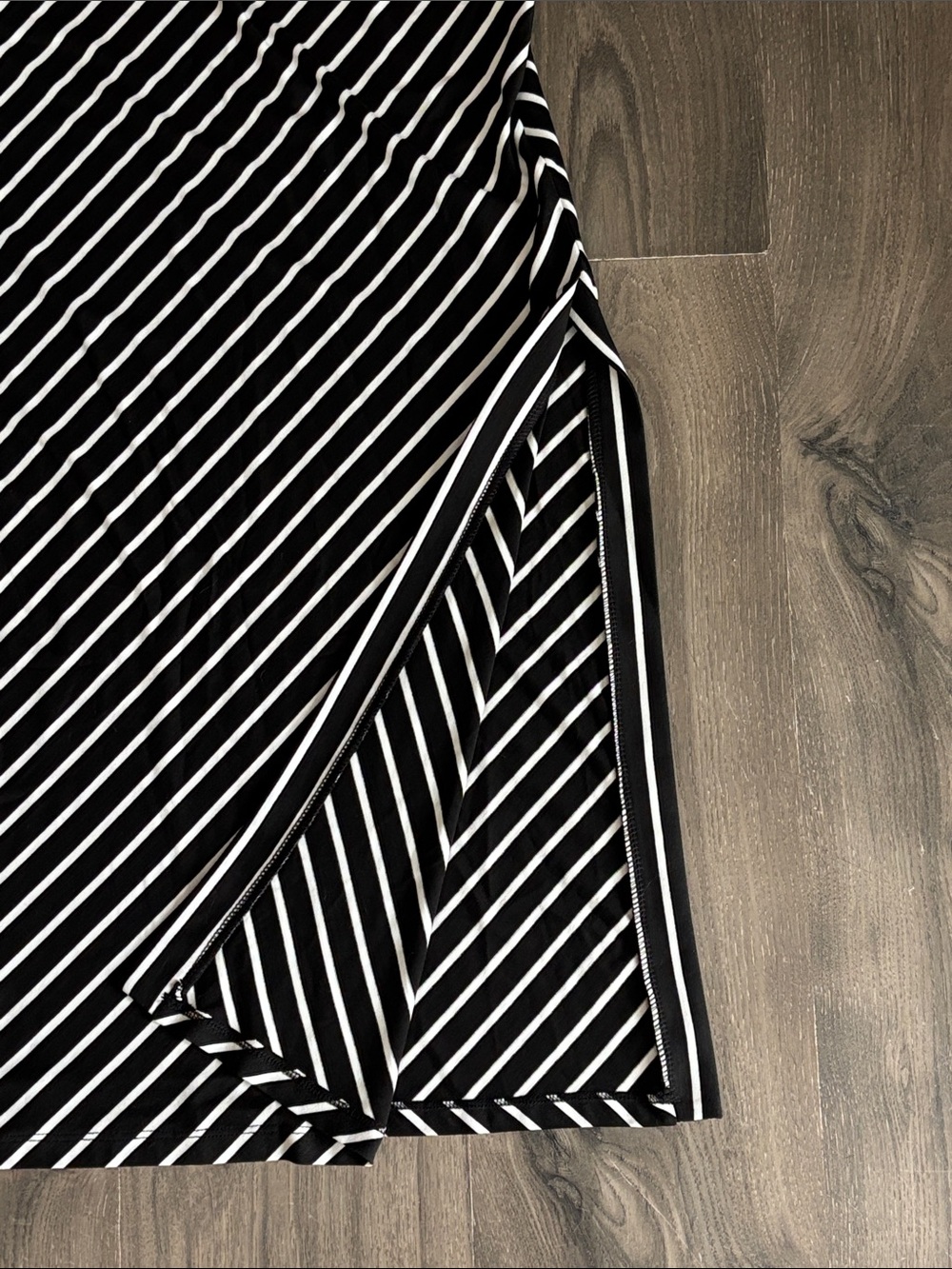 NWT Nina Leonard Black and White Diagonal Stripe Sleeveless Maxi Dress - Picture 4 of 7